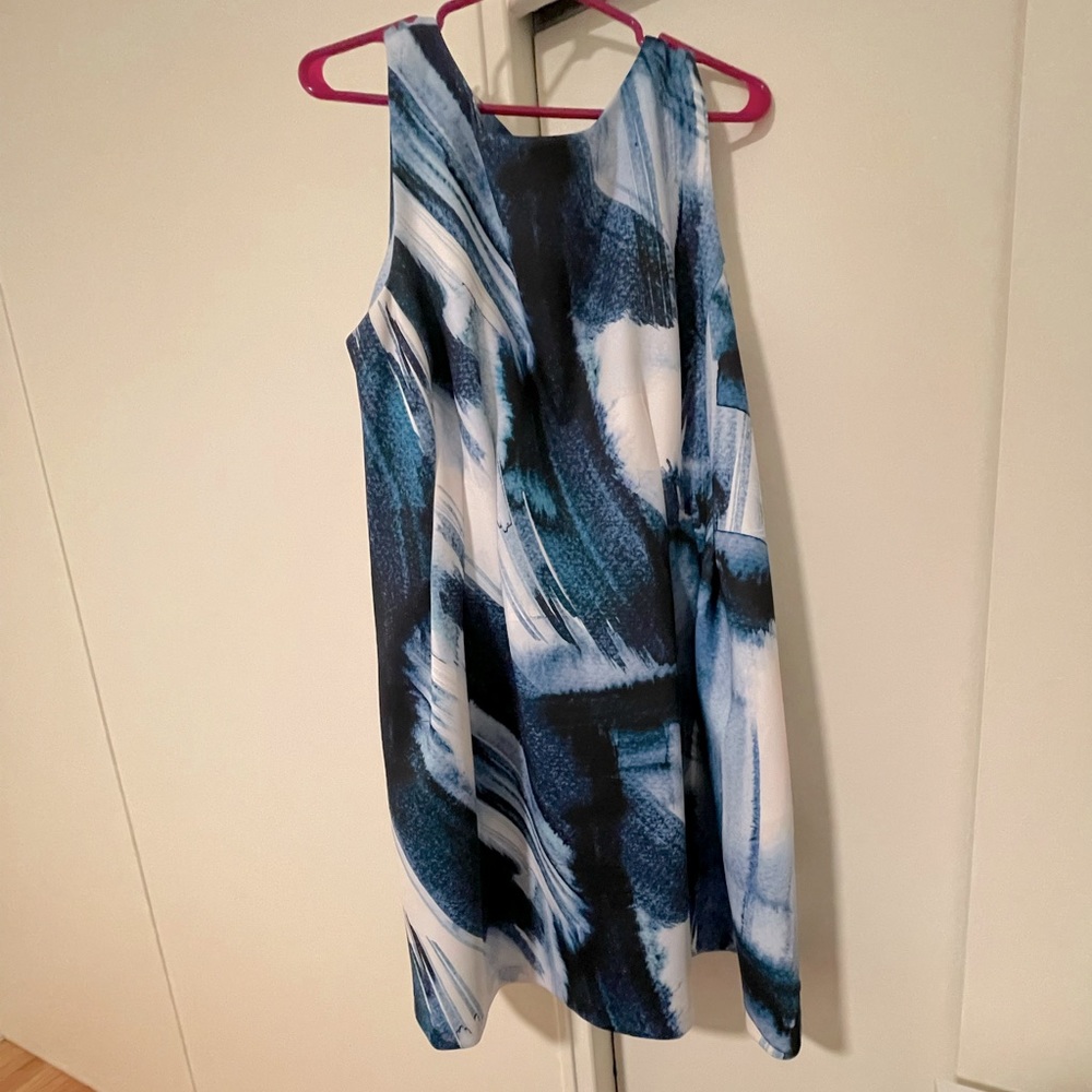Gorgeous navy and white Vince Camuto dress!
